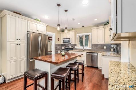 10 North Beech Tree Road Brookfield CT 06804