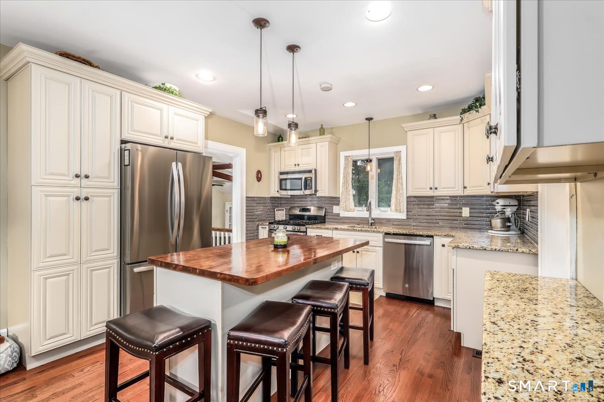 10 North Beech Tree Road Brookfield CT 06804