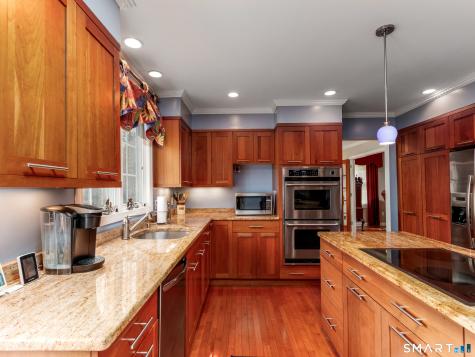 3 Lancelot Way Hamden CT 06518