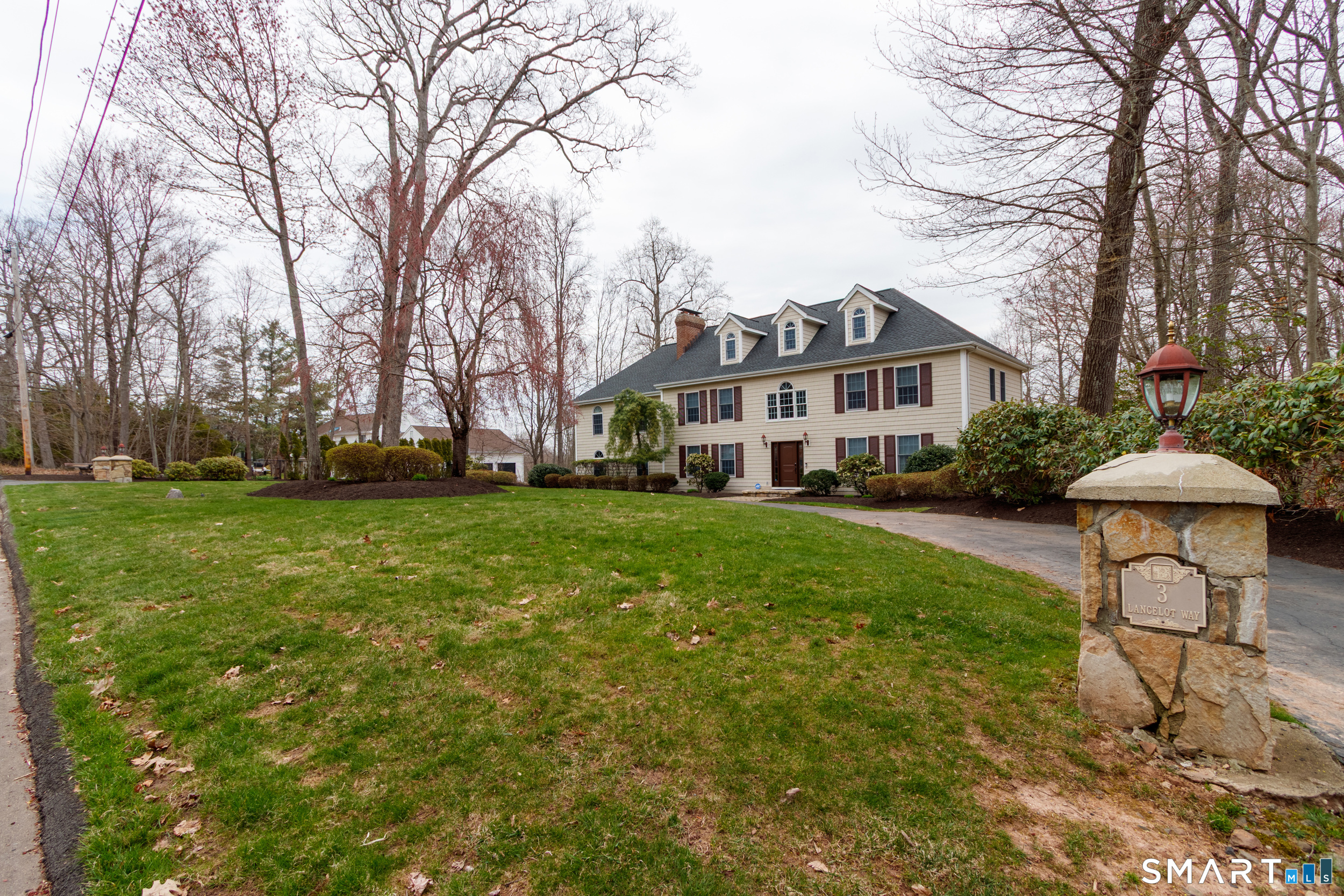 3 Lancelot Way Hamden CT 06518