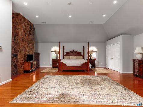 3 Lancelot Way Hamden CT 06518