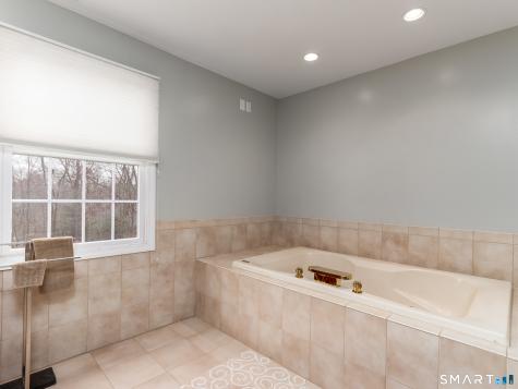 3 Lancelot Way Hamden CT 06518