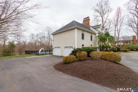 3 Lancelot Way Hamden CT 06518