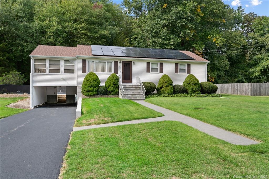 17 Grabner Drive Waterford CT 06385