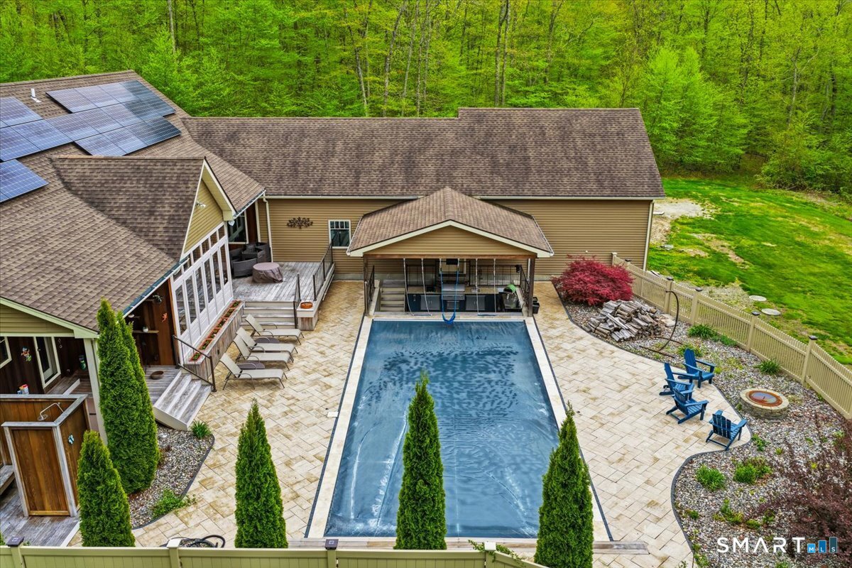 17 Decubellis Court Putnam CT 06260