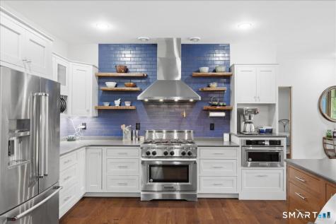 17 Decubellis Court Putnam CT 06260