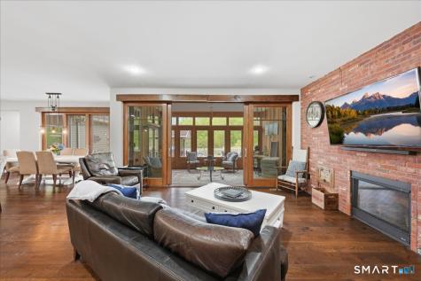 17 Decubellis Court Putnam CT 06260