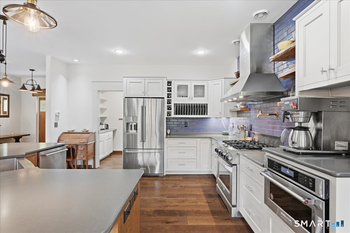 17 Decubellis Court Putnam CT 06260