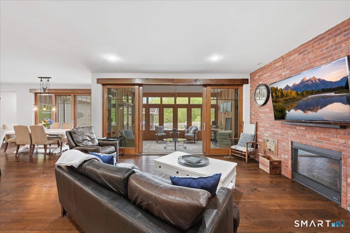 17 Decubellis Court Putnam CT 06260