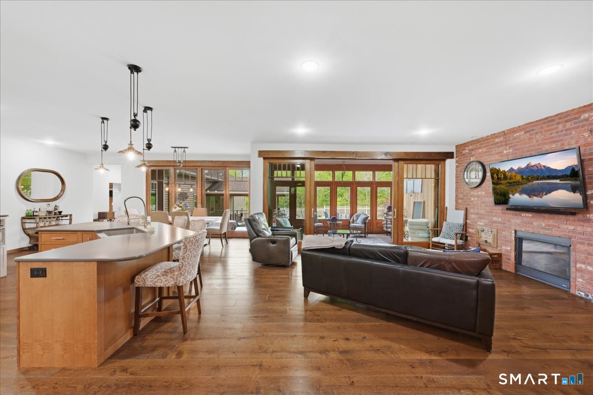 17 Decubellis Court Putnam CT 06260