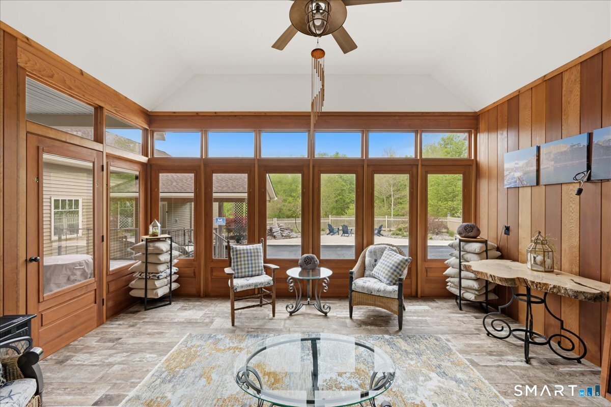 17 Decubellis Court Putnam CT 06260