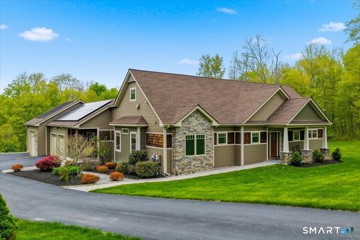 17 Decubellis Court Putnam CT 06260