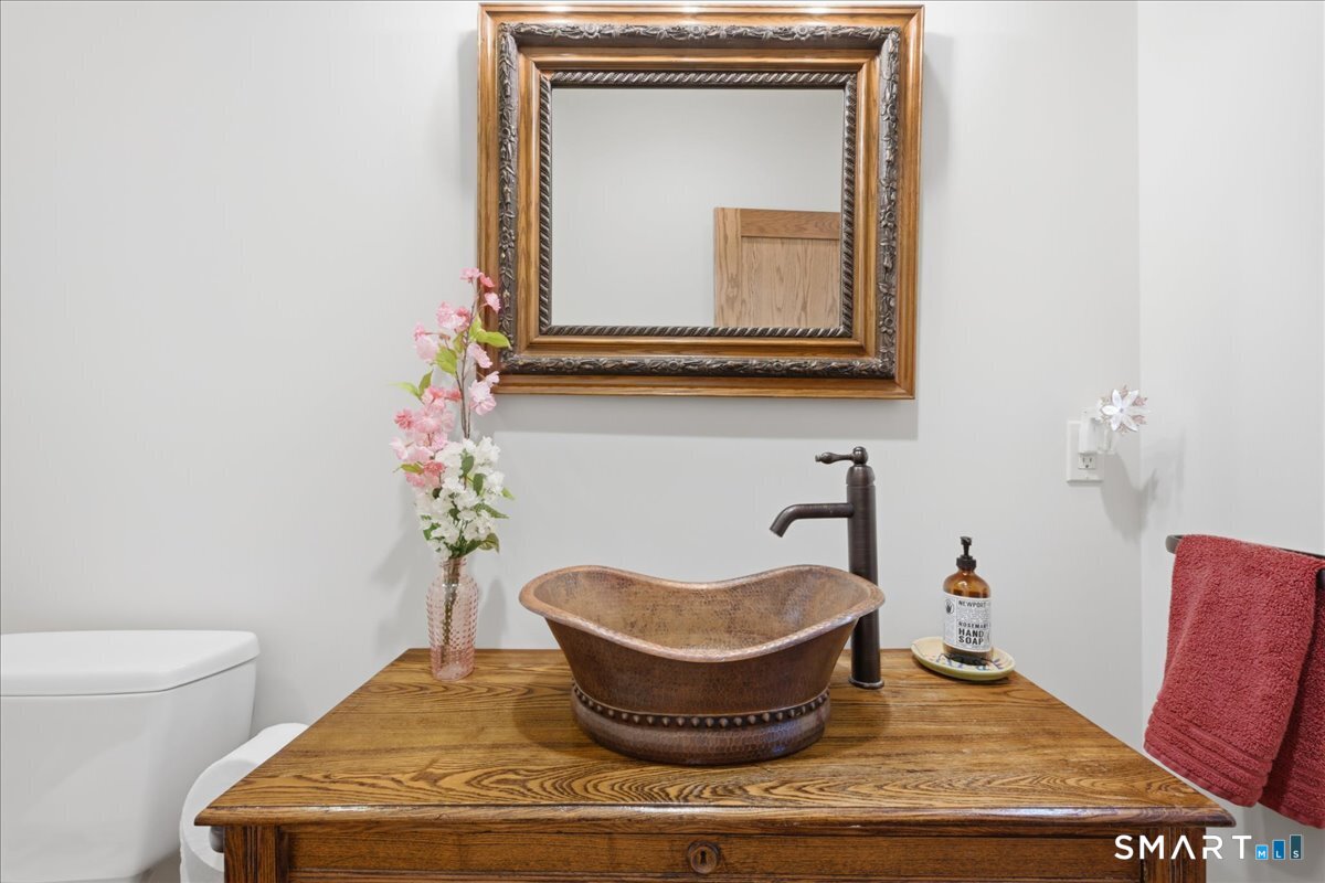 17 Decubellis Court Putnam CT 06260