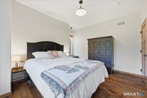 17 Decubellis Court Putnam CT 06260