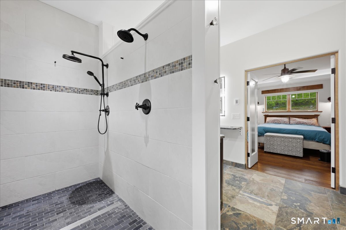 17 Decubellis Court Putnam CT 06260