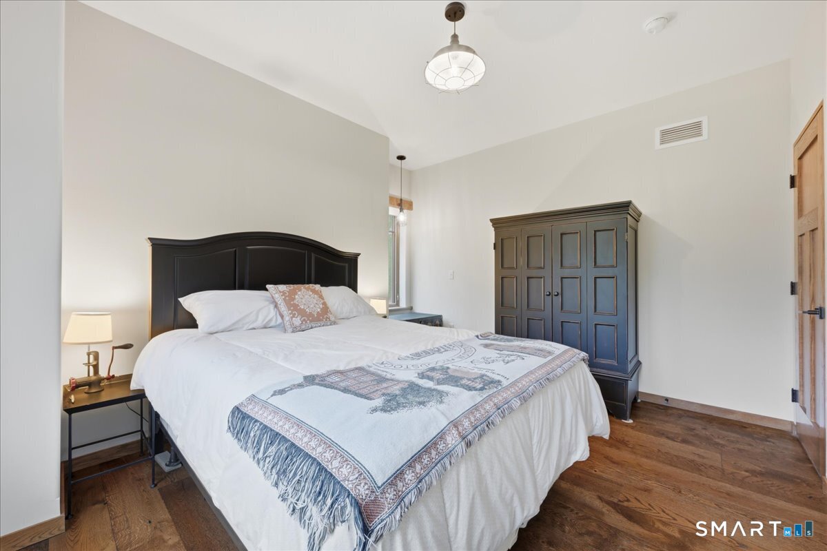 17 Decubellis Court Putnam CT 06260