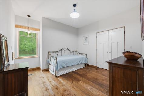 17 Decubellis Court Putnam CT 06260