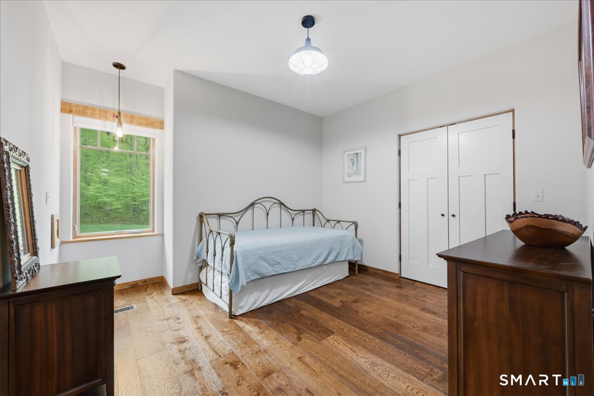17 Decubellis Court Putnam CT 06260