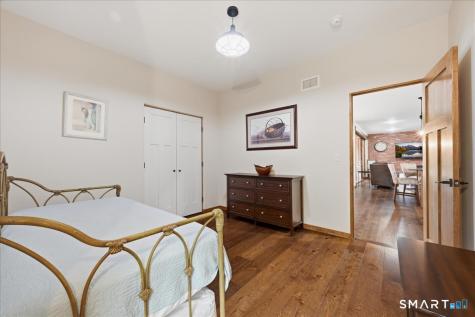 17 Decubellis Court Putnam CT 06260