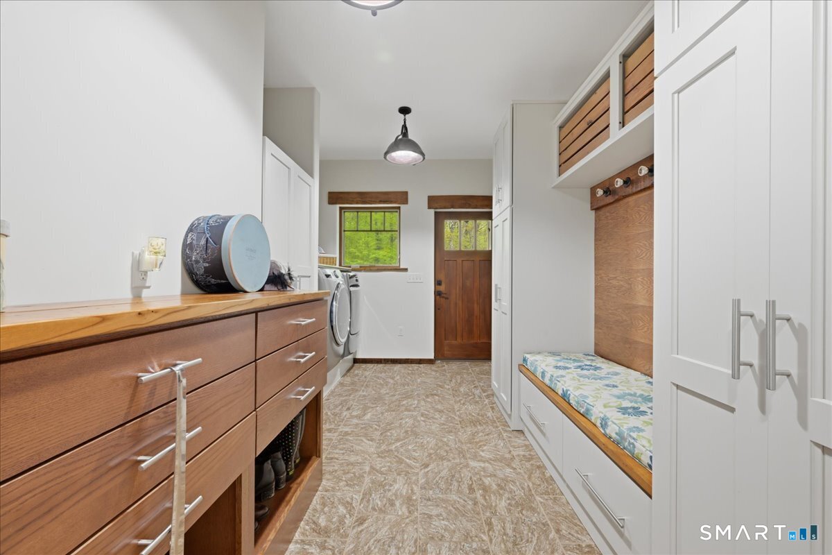 17 Decubellis Court Putnam CT 06260