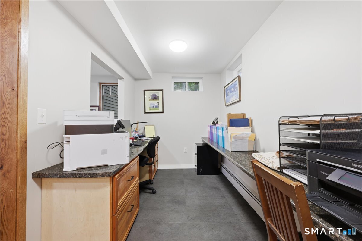 17 Decubellis Court Putnam CT 06260