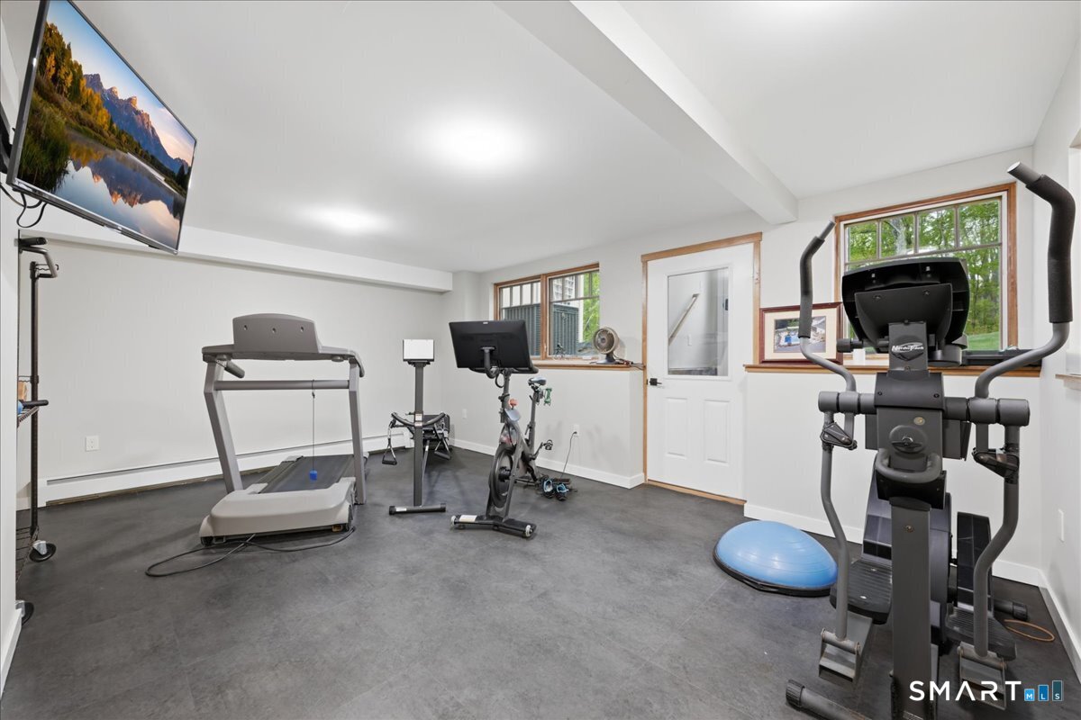 17 Decubellis Court Putnam CT 06260