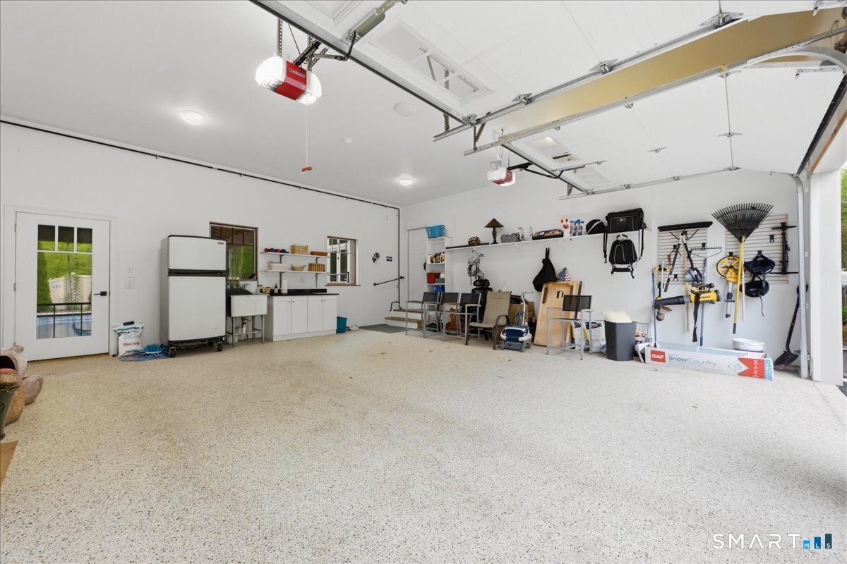 17 Decubellis Court Putnam CT 06260