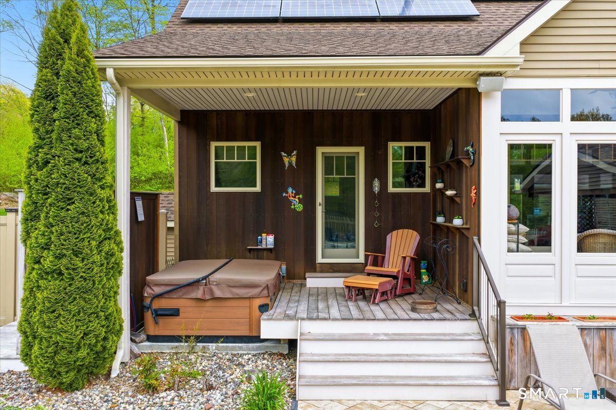 17 Decubellis Court Putnam CT 06260