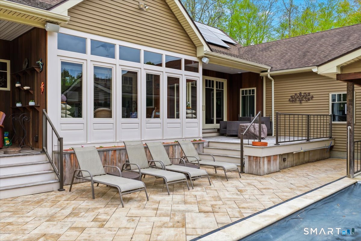17 Decubellis Court Putnam CT 06260
