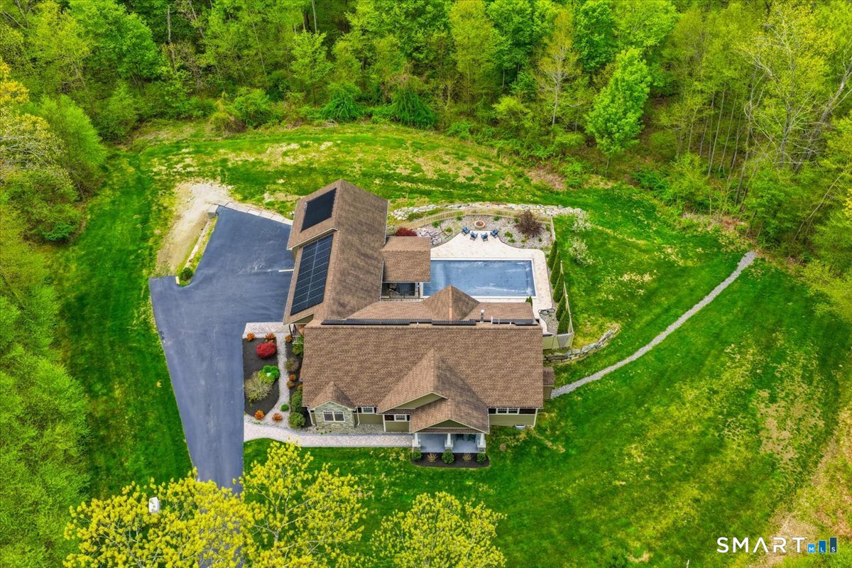17 Decubellis Court Putnam CT 06260