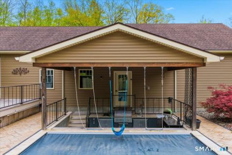 17 Decubellis Court Putnam CT 06260