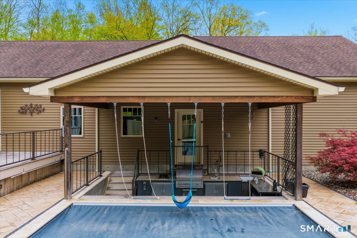 17 Decubellis Court Putnam CT 06260