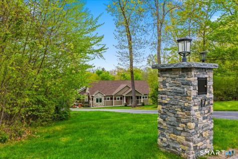 17 Decubellis Court Putnam CT 06260