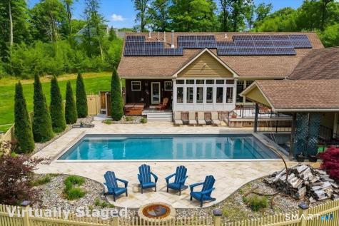 17 Decubellis Court Putnam CT 06260