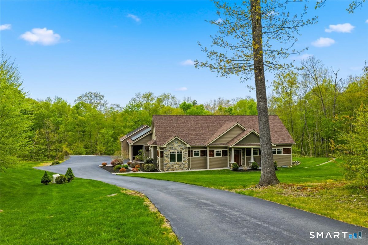 17 Decubellis Court Putnam CT 06260