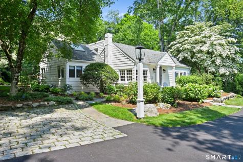 32 Spring Water Lane New Canaan CT 06840