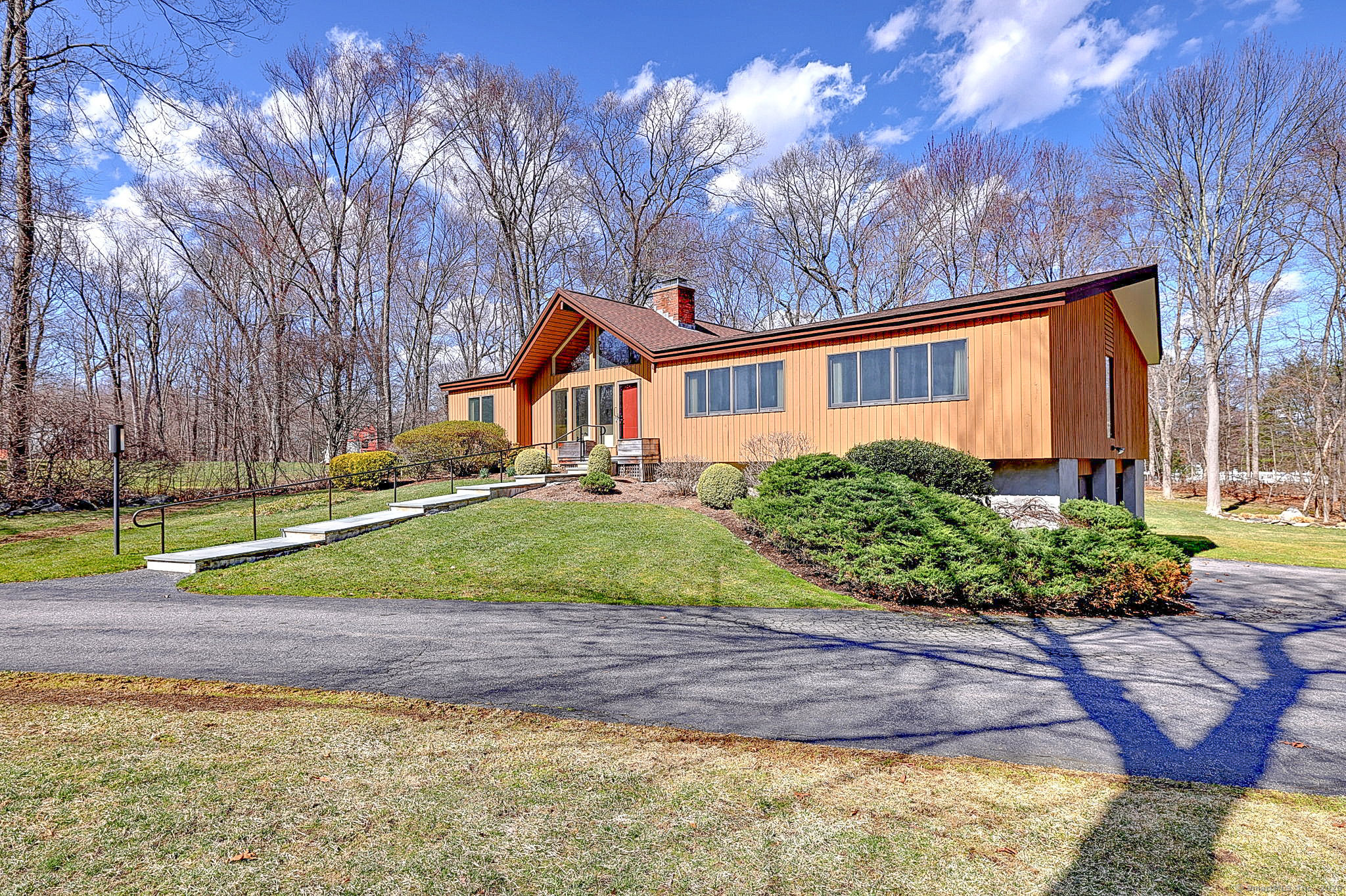 11 Fraser Drive Woodbridge CT 06525