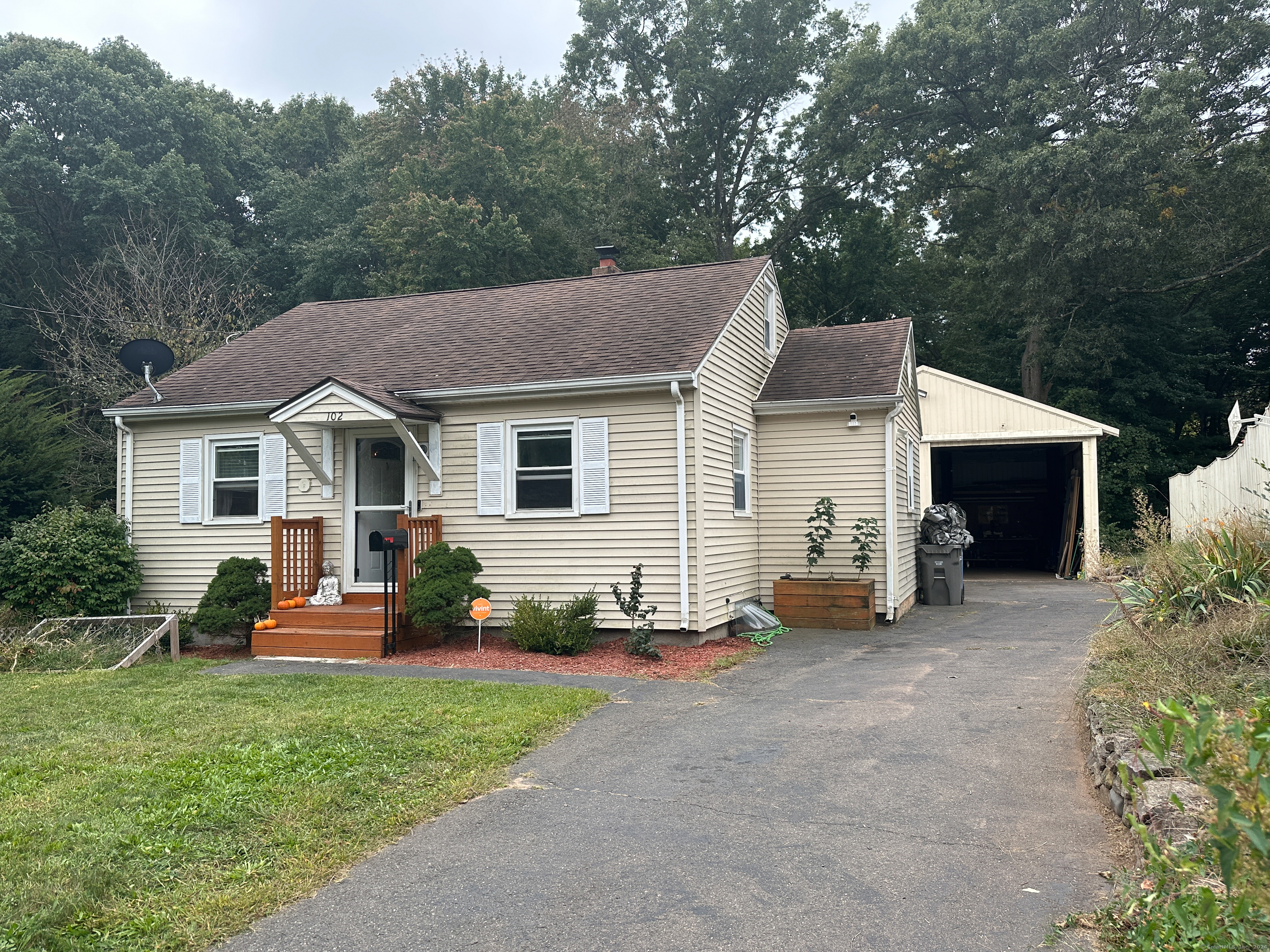 102 Deepwood Drive Manchester CT 06040