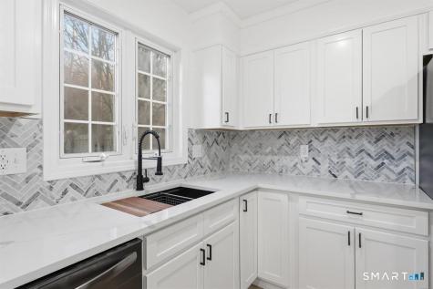 70 Victoria Court Hamden CT 06514