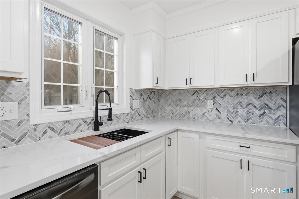 70 Victoria Court Hamden CT 06514