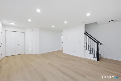 70 Victoria Court Hamden CT 06514