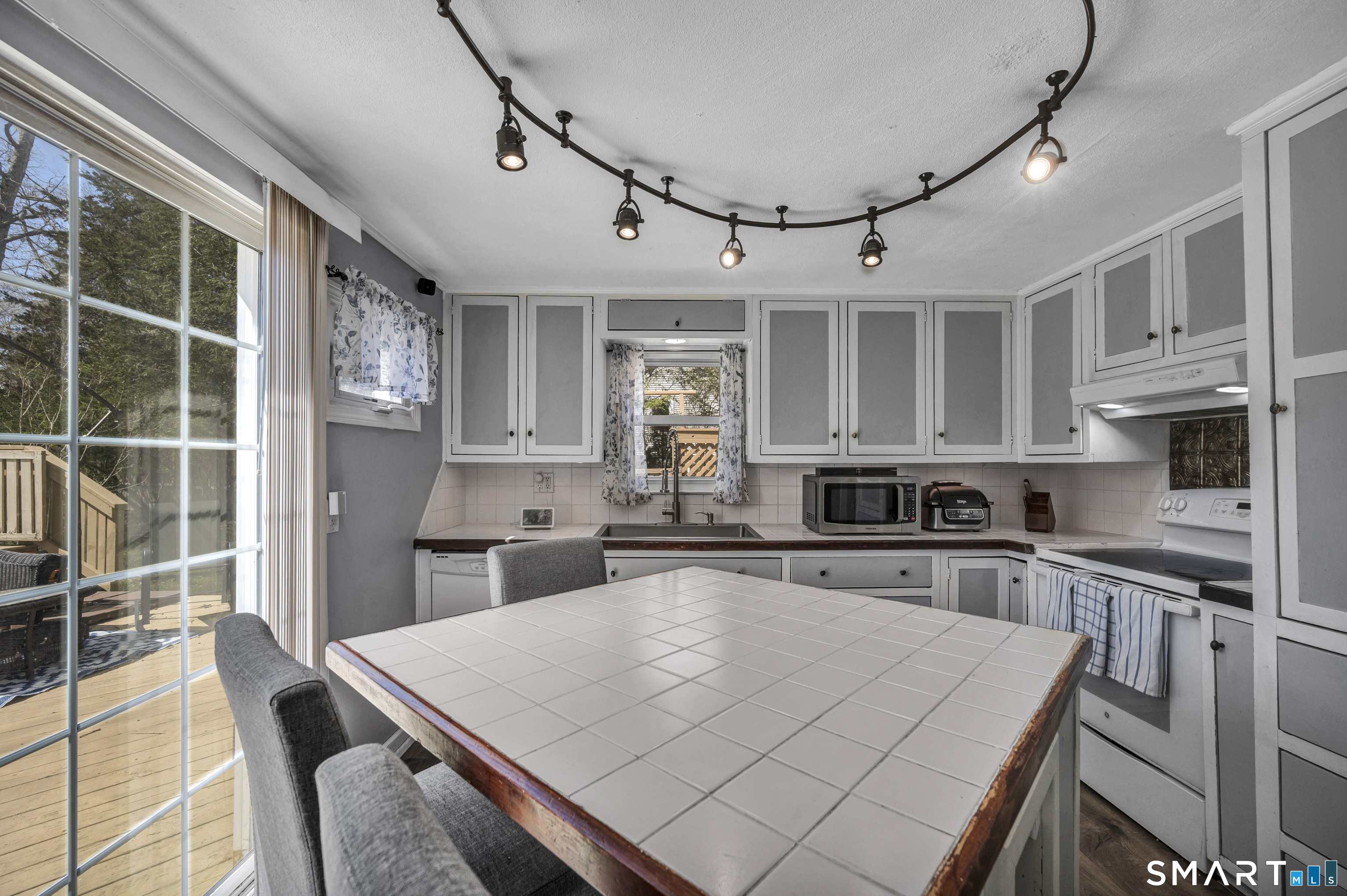 28 Rocky Ledge Drive Clinton CT 06413