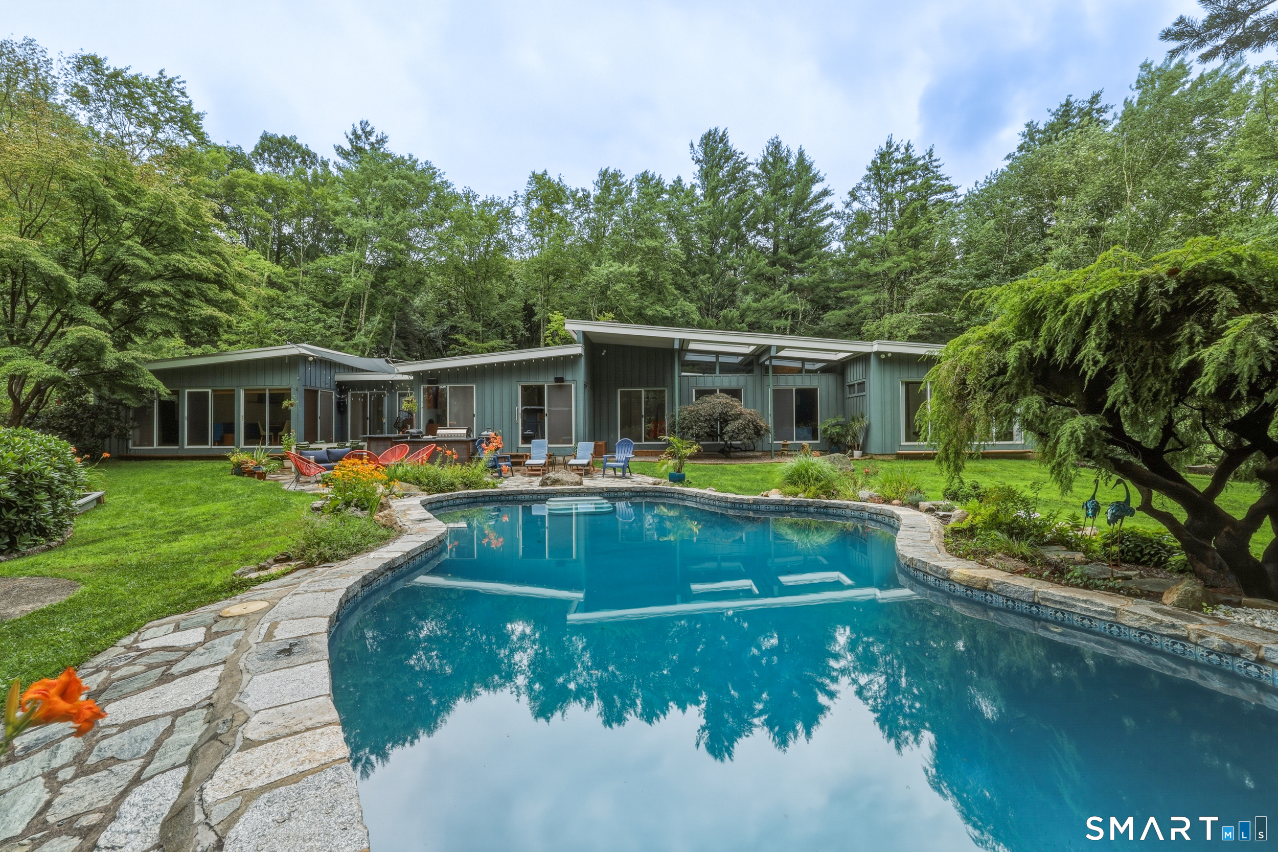 20 Crestview (Incl. 24 Crestview Dr.) Drive Woodbridge CT 06525