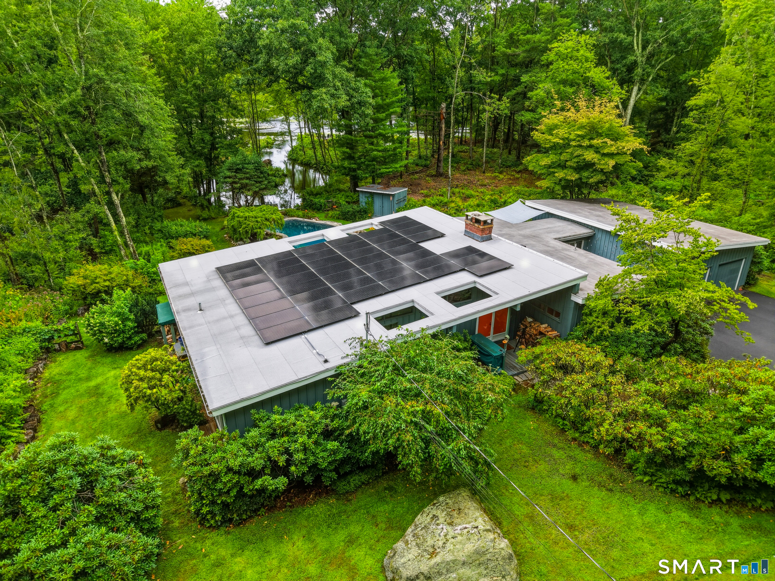 20 Crestview (Incl. 24 Crestview Dr.) Drive Woodbridge CT 06525