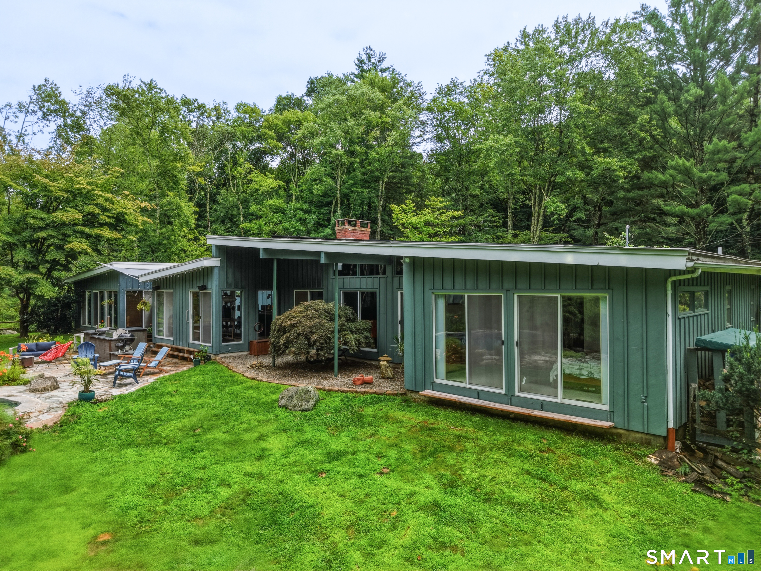20 Crestview (Incl. 24 Crestview Dr.) Drive Woodbridge CT 06525