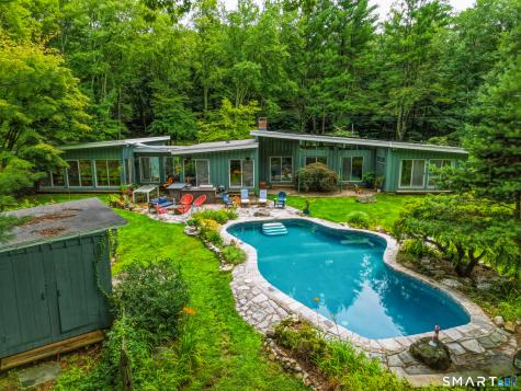 20 Crestview (Incl. 24 Crestview Dr.) Drive Woodbridge CT 06525