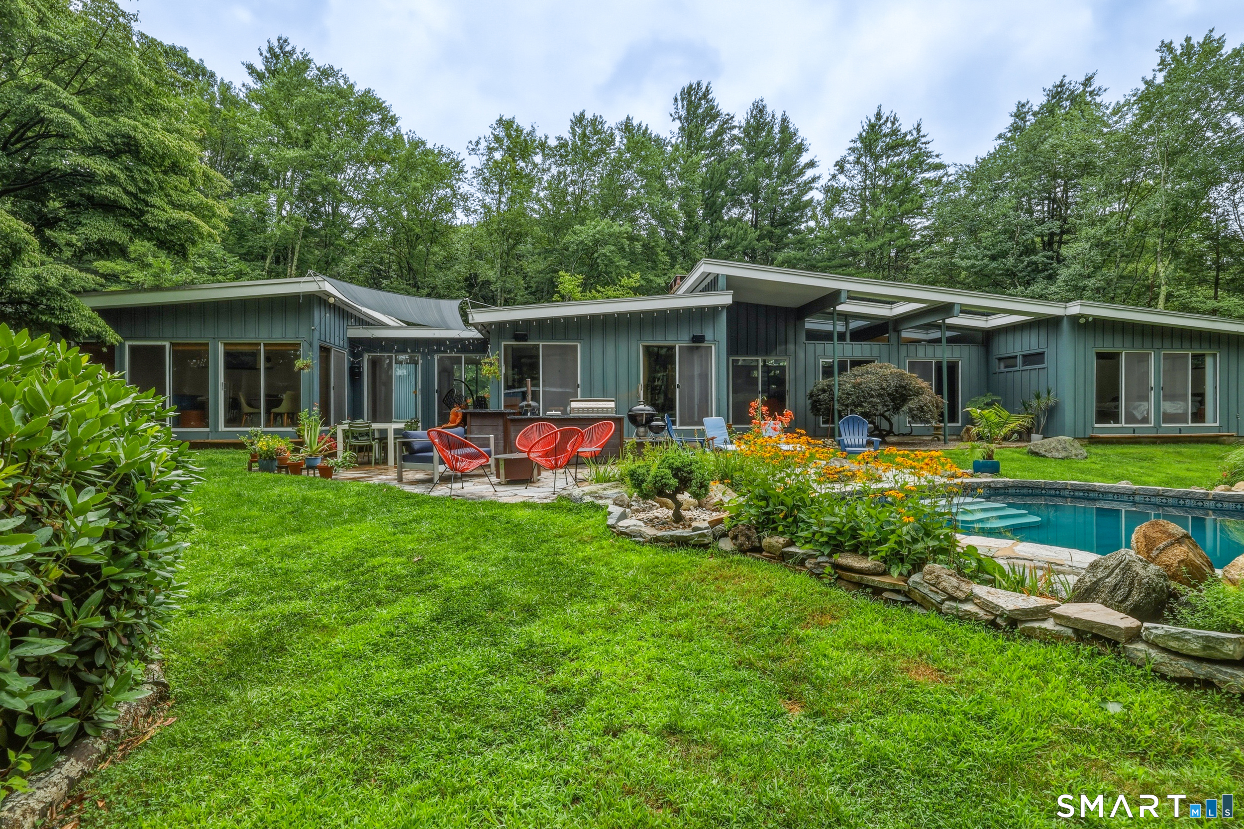 20 Crestview (Incl. 24 Crestview Dr.) Drive Woodbridge CT 06525
