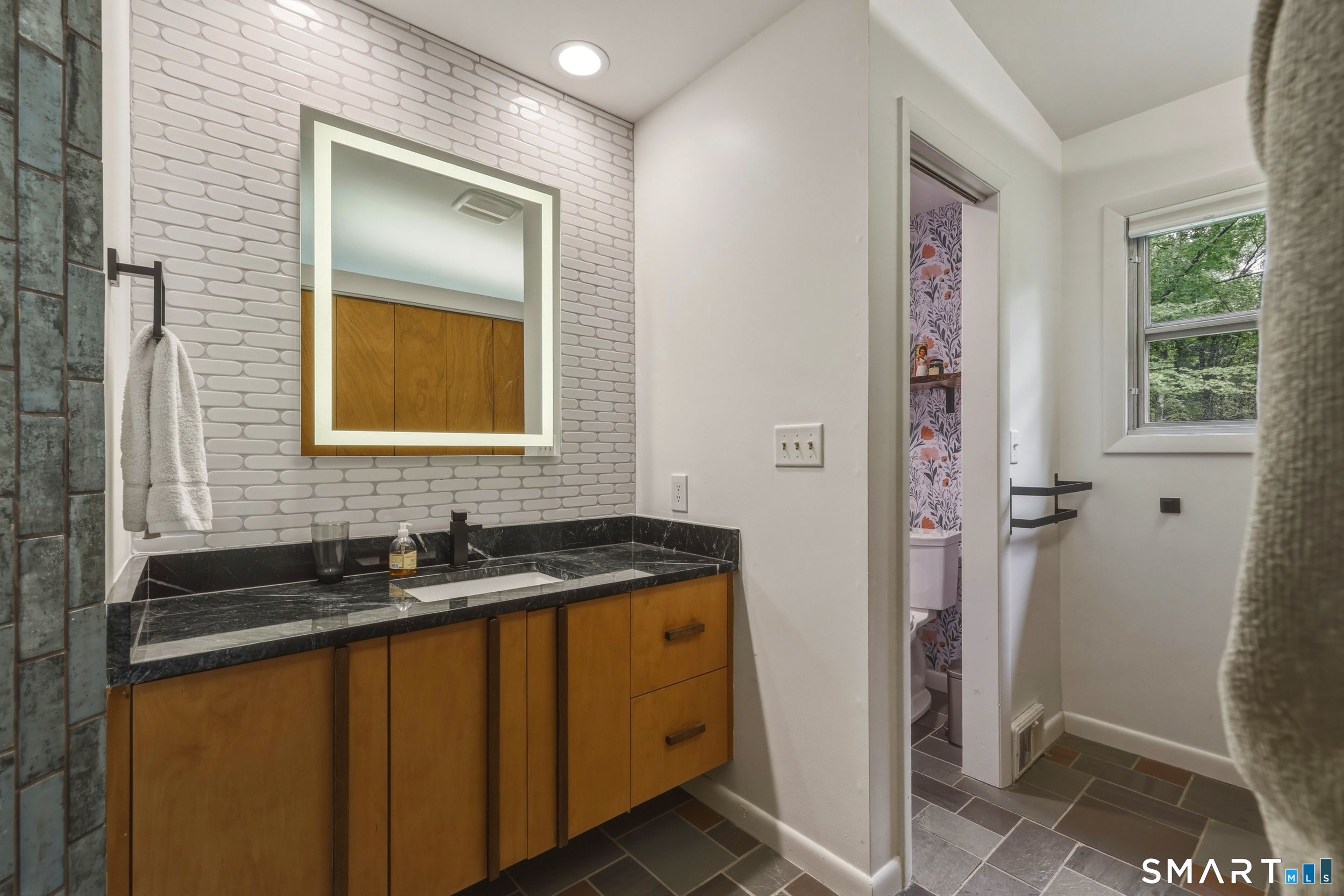 20 Crestview (Incl. 24 Crestview Dr.) Drive Woodbridge CT 06525