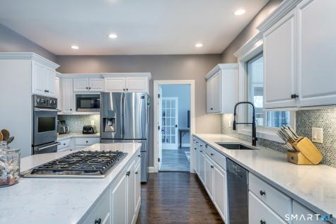 4 Sunrise Lane Bridgewater CT 06752