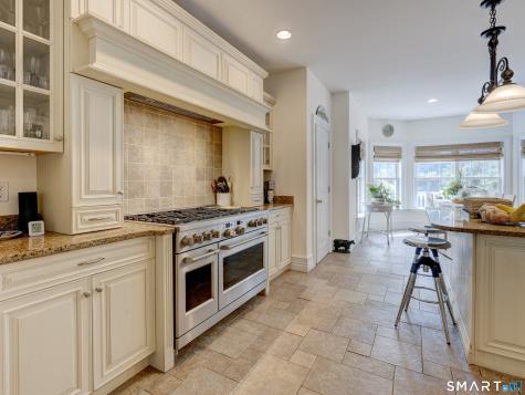 75 Warren Glen Burlington CT 06013